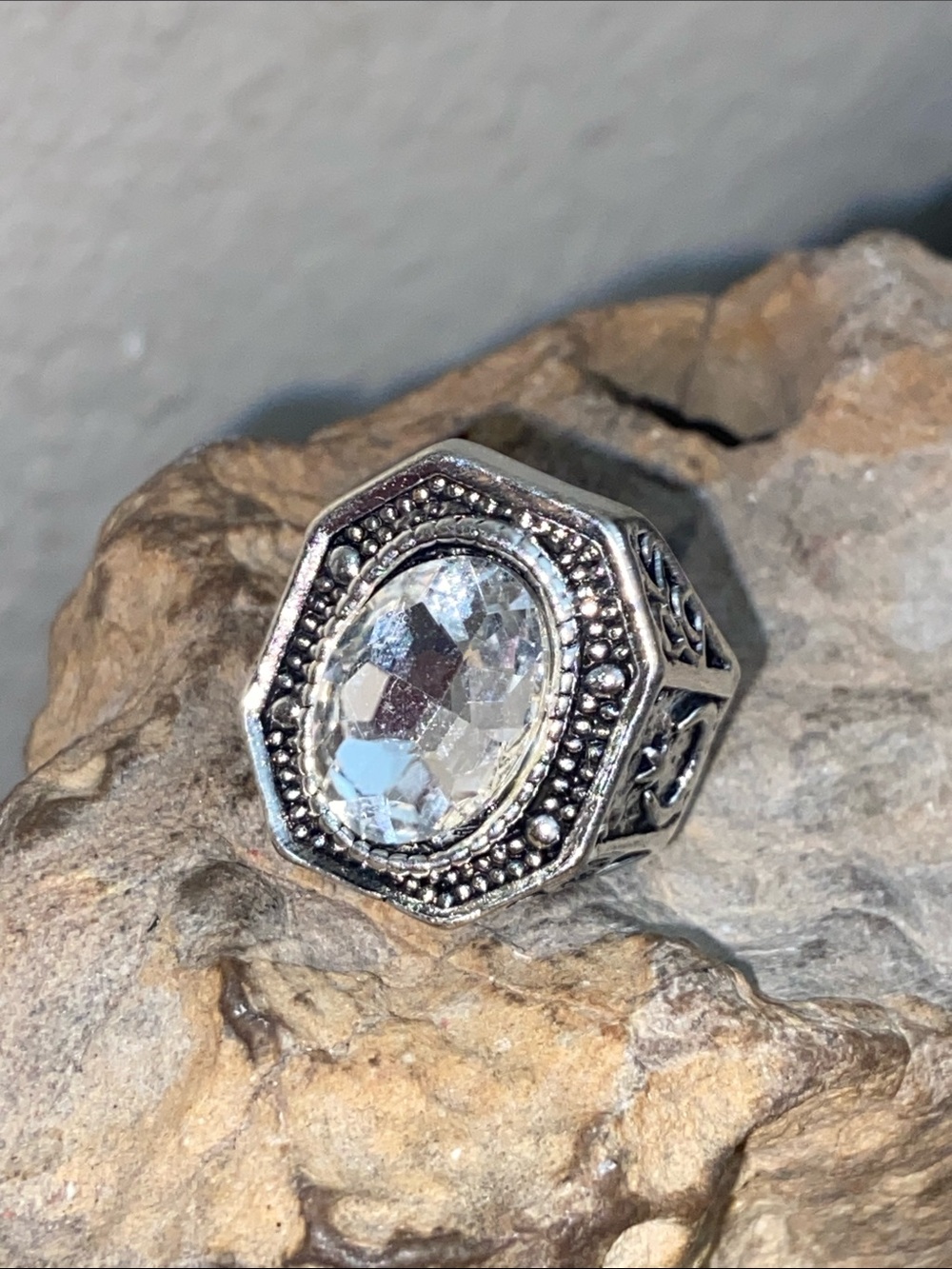 5/$10❤️❤️❤️NEW Silver Tone Zinc Alloy Faceted Acrylic Clear Cabochon Ring